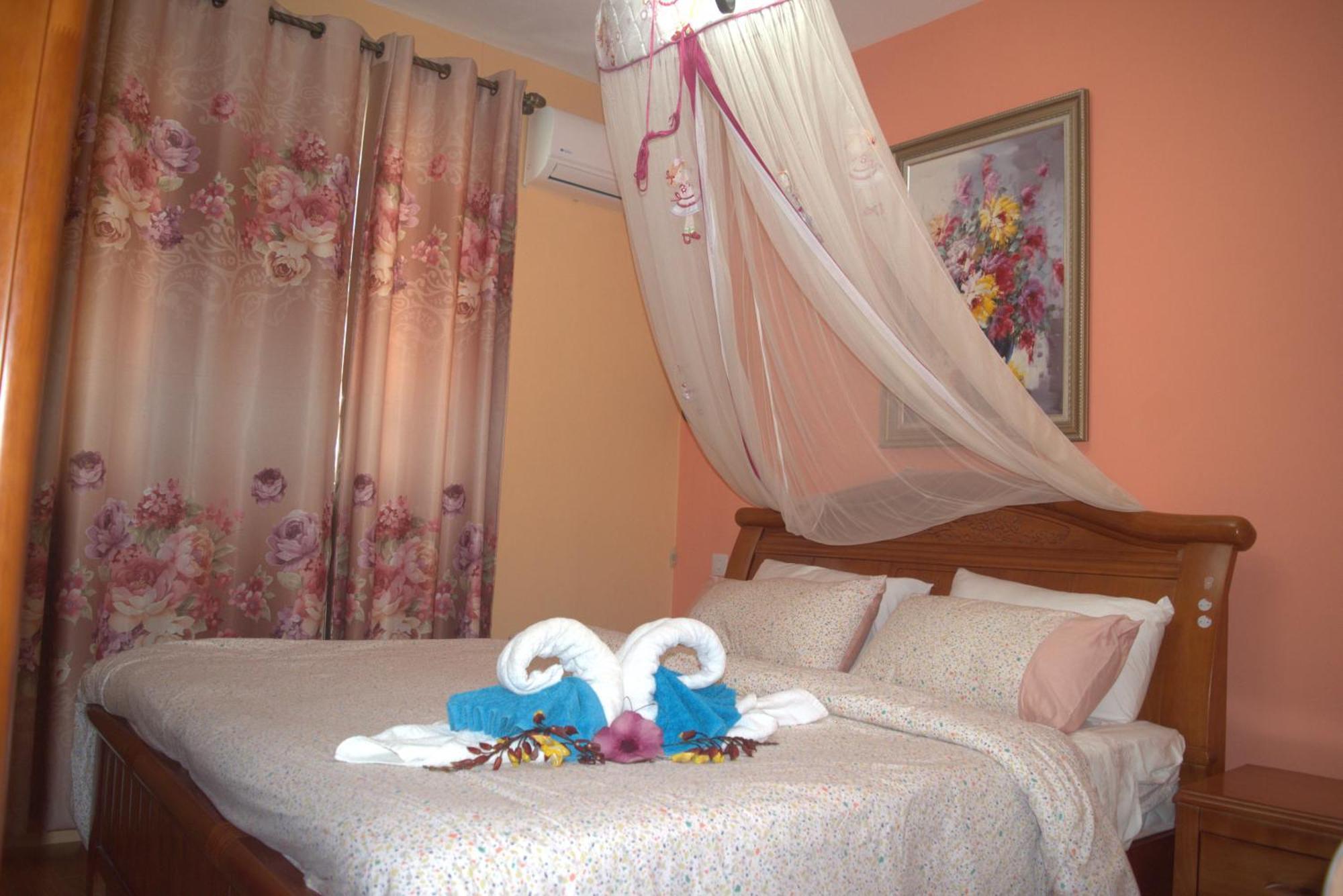 Apartment Blue Pearl *
